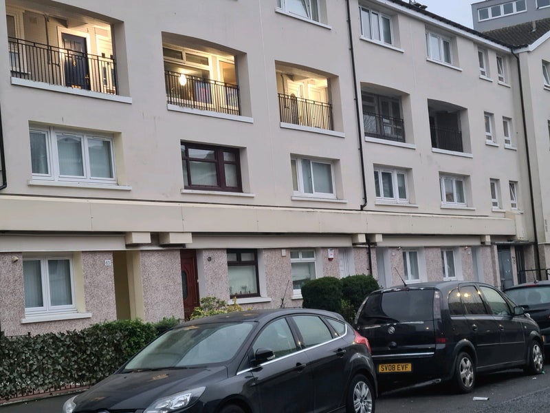 'Double Room Glenfinnan Dr Maryhill Available Now ' Room to Rent from