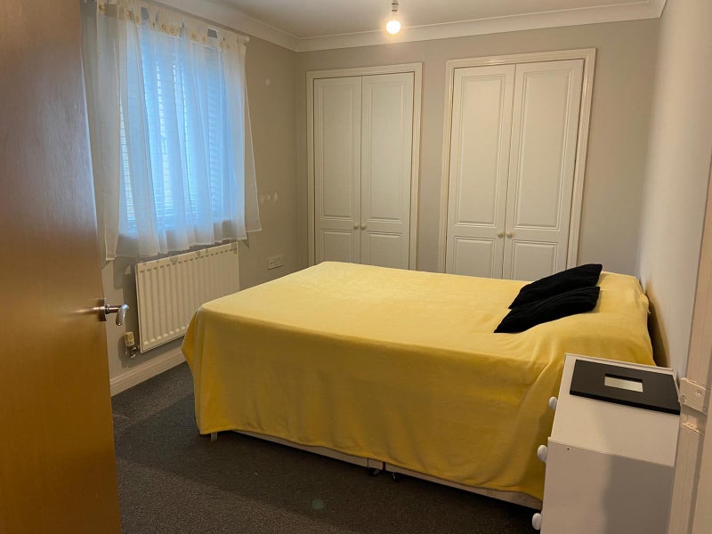Photo 1: Bedroom 1