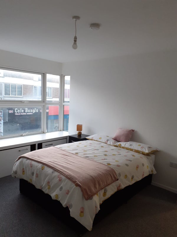 Photo 1: Large double with ensuite