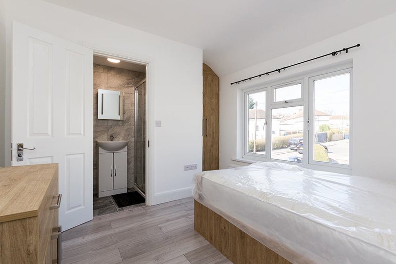 'Double Room with Ensuite Bathroom in Room to Rent from SpareRoom
