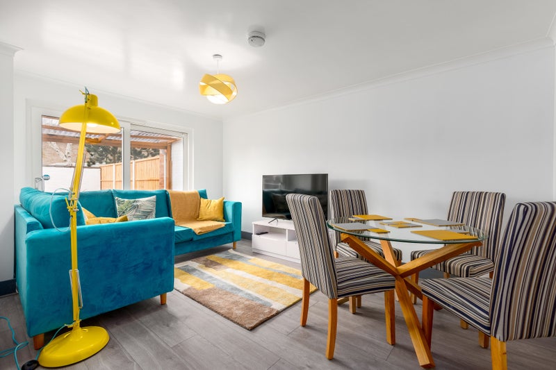 Photo 1: Kitchen/Dining