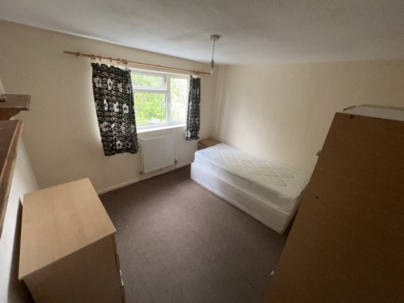 'Shared room available for female nurse in Redditch' Room to Rent from SpareRoom