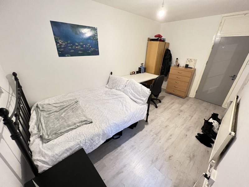 'Rooms in Euston from £231pw (1 double + 1 single)' Room to Rent from