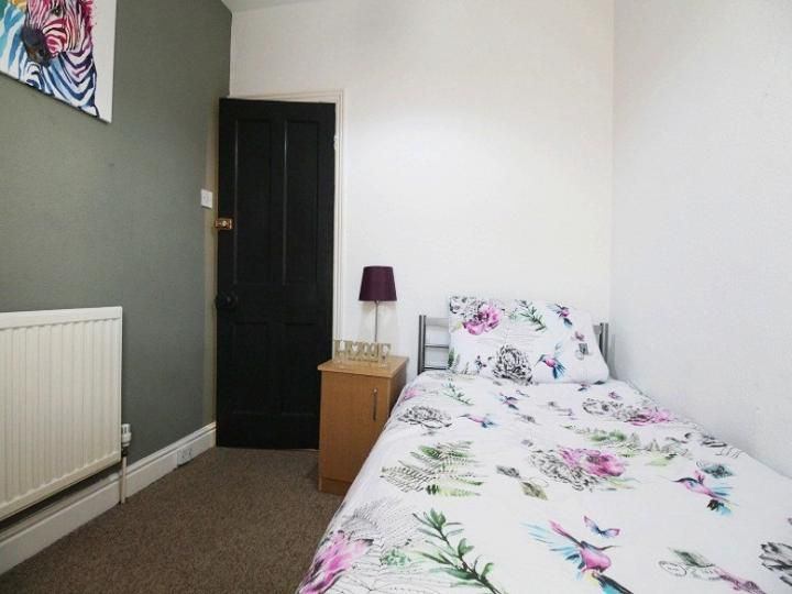 'Nice Room-All Bills & Monthly Cleaning Inclusive' Room to Rent from ...