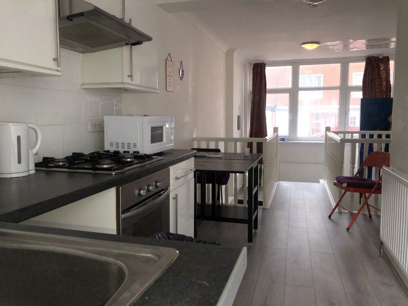 'West Ham E15 1 Bed Flat + Patio' Room to Rent from SpareRoom