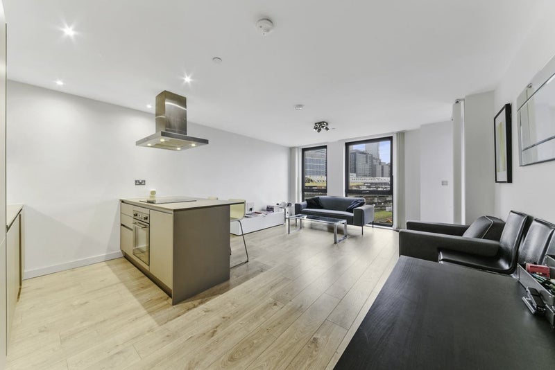 '1BCanaryWharf Blackwall Concierge Gym RoofTerrace' Room to Rent from