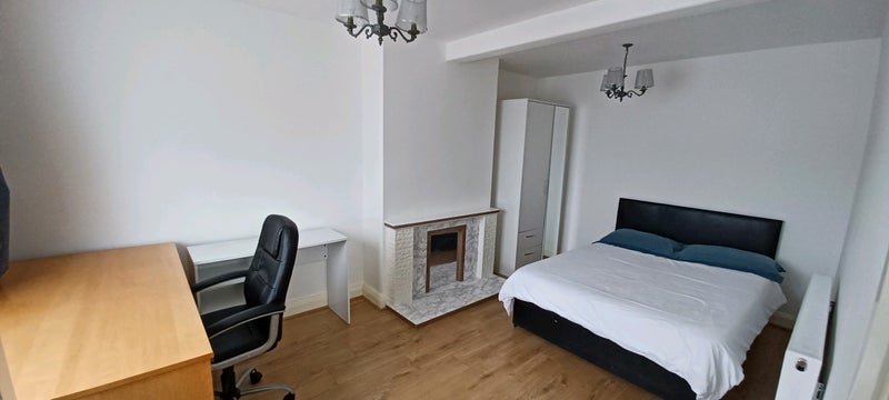 Photo 1: Bedroom