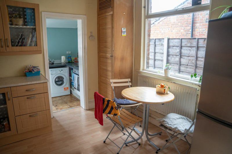 'Double room in Whalley Range ' Room to Rent from SpareRoom