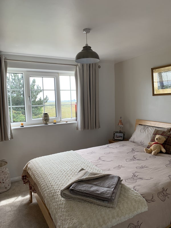 Photo 1: Lovely newly decorated room 