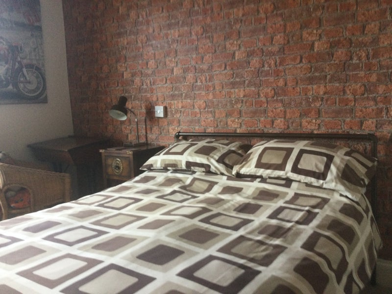 Photo 1: Furnished double room