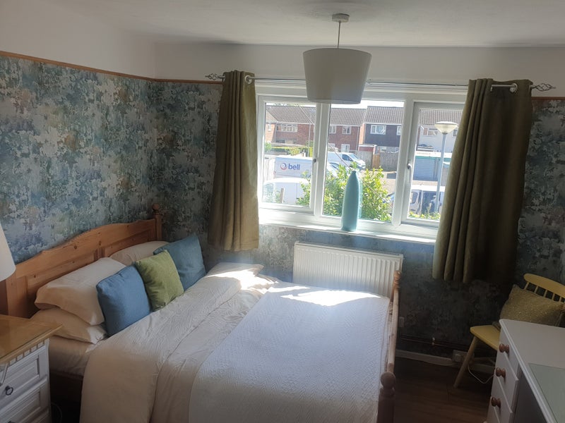 Photo 1: Bedroom 2