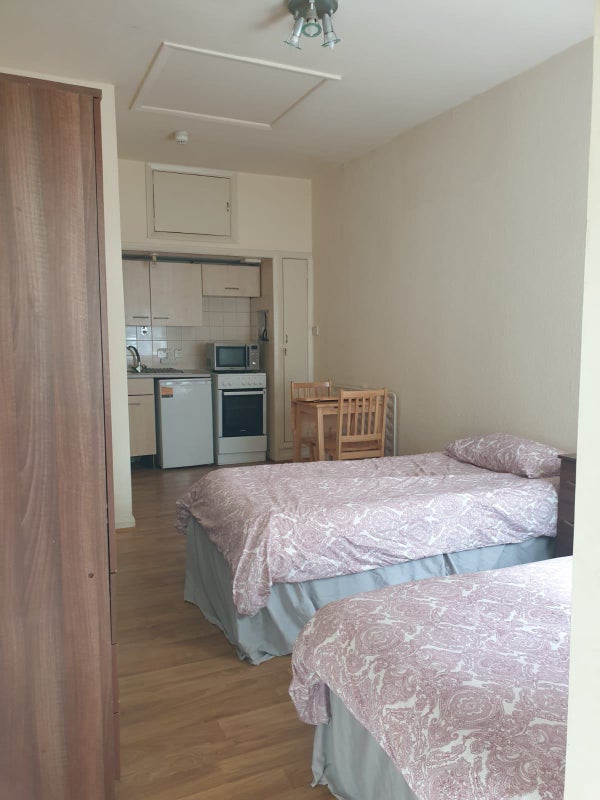 'Twin/Double Studio Flat Willesden Green Zone 2' Room to Rent from SpareRoom