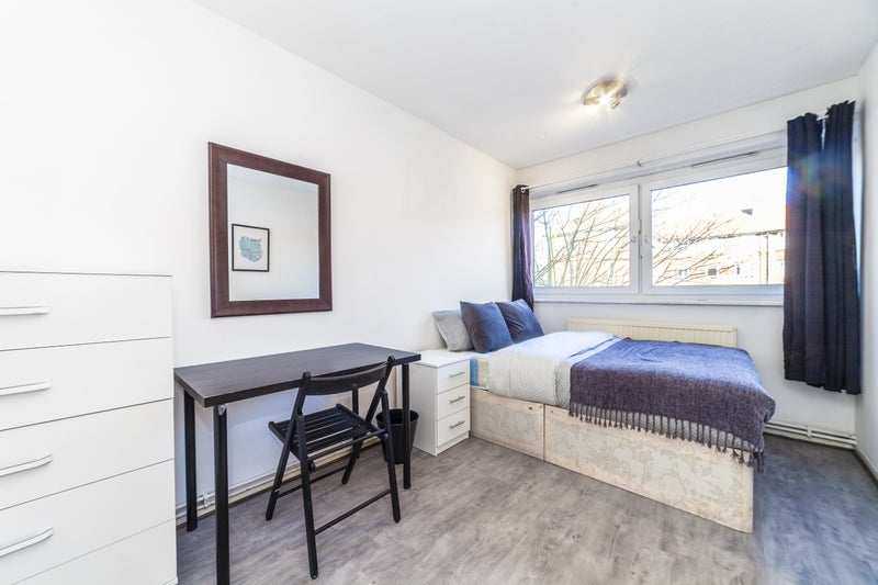 'Large Bright Room Near Barons Court' Room to Rent from SpareRoom