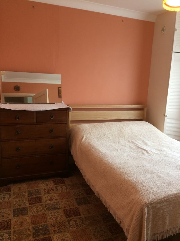 Photo 1: Double bedroom