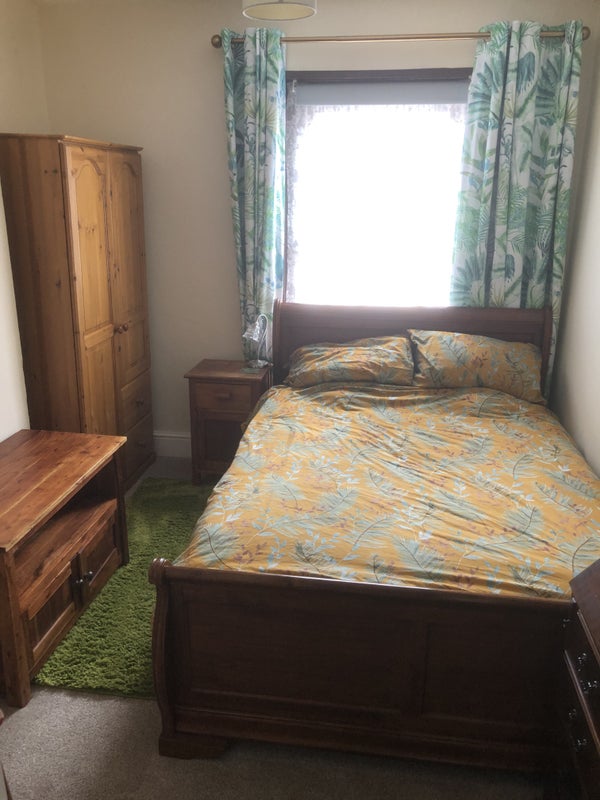 'Lovely Double room in Yeovil ' Room to Rent from SpareRoom