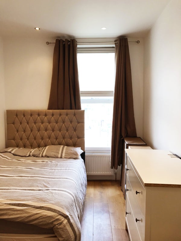 'Zone 1 1 bedroom flat all bills included' Room to Rent from SpareRoom