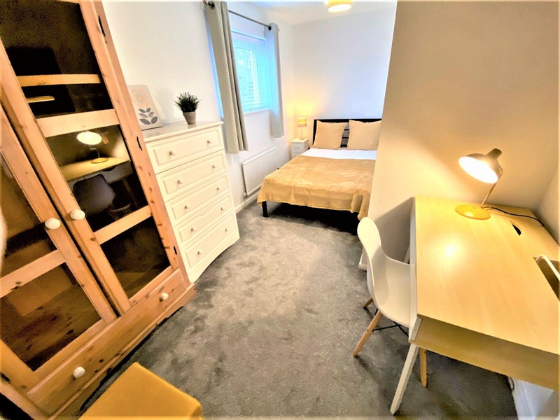 Photo 1: DOUBLE BEDROOM