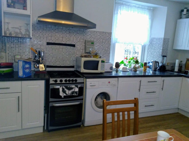Photo 1: kitchen