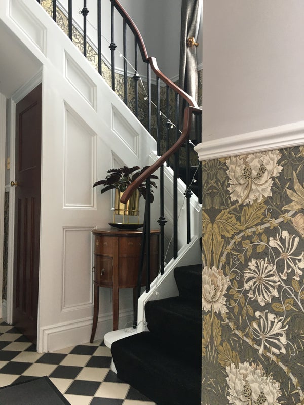 Photo 1: Hallway