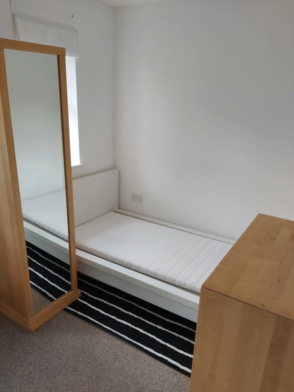 'Room to rent Monday to Friday ' Room to Rent from SpareRoom