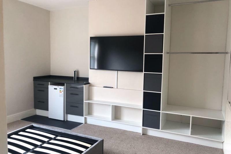 Photo 1: Double Room