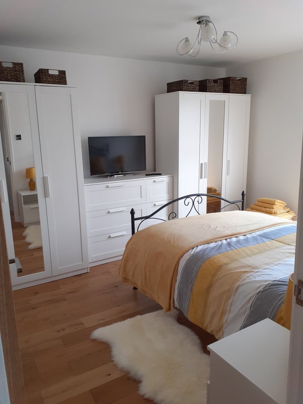 Photo 1: double bedroom