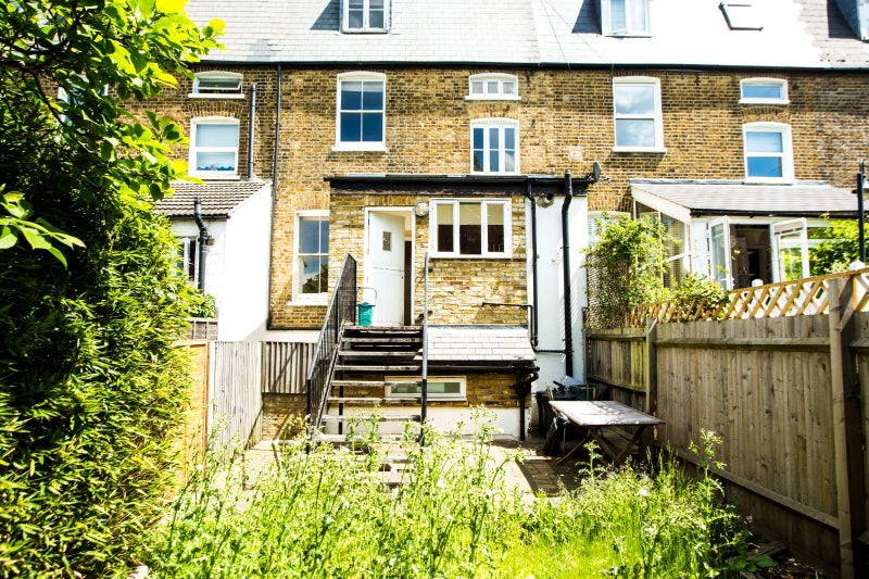 'Great room in beautiful home Hanwell' Room to Rent from SpareRoom