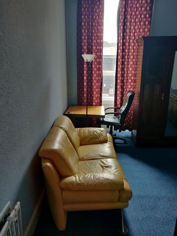 Photo 1: Single room