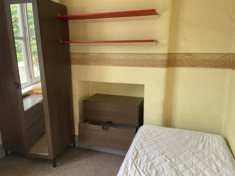'Luxury Bedsit Palmers Green' Room to Rent from SpareRoom