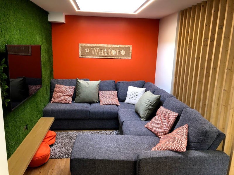 Photo 1: Chill out in a relaxed lounge!