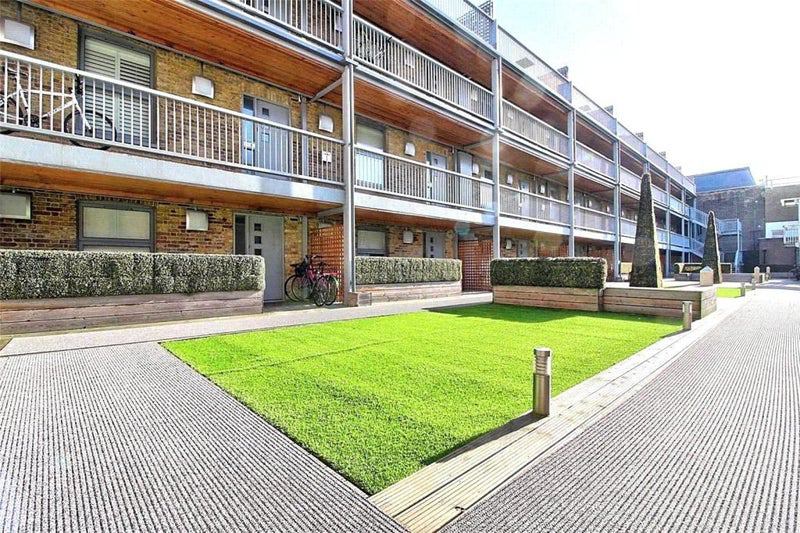 'Room to rent in flat in the heart of Dalston!' Room to Rent from SpareRoom