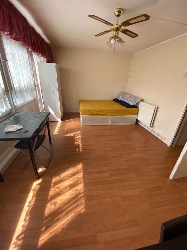 '3 Bed to Rent*Mile End/Central Line*' Room to Rent from