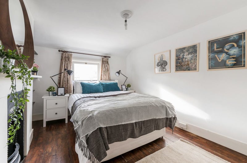 'Short Term Let Ready Now Abbeville Village ' Room to Rent from