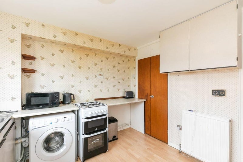 '3 bedroom flat to let near Heriot watt & napier' Room to Rent from