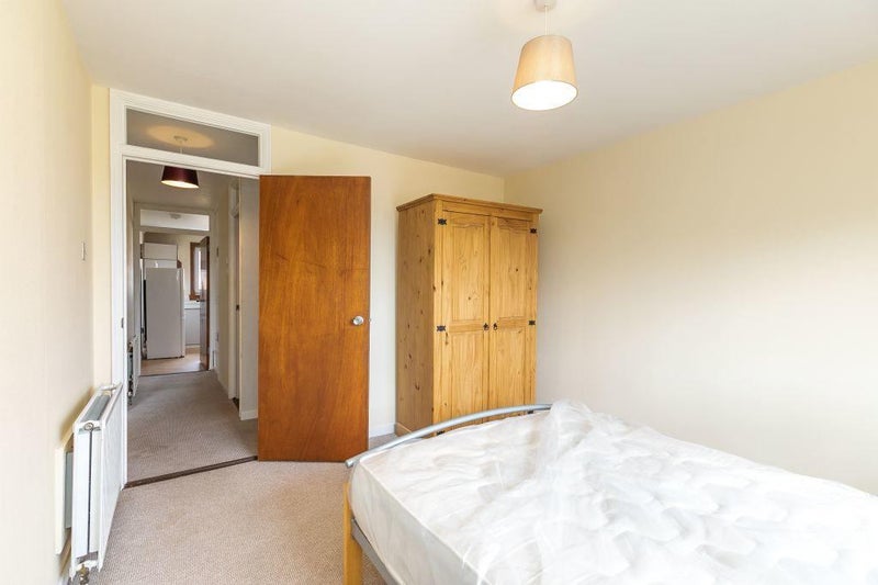 '3 bedroom flat to let near Heriot watt & napier' Room to Rent from