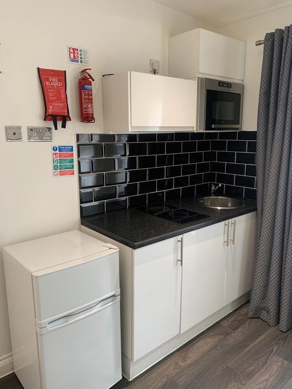 'Studios in Ilford near station' Room to Rent from SpareRoom