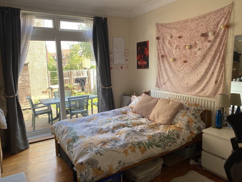 'Spacious Double room in Wimbledon ' Room to Rent from SpareRoom