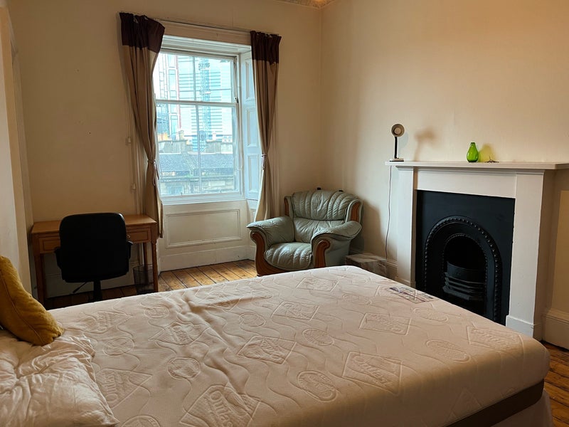 'Room Available in Haymarket Flat' Room to Rent from SpareRoom