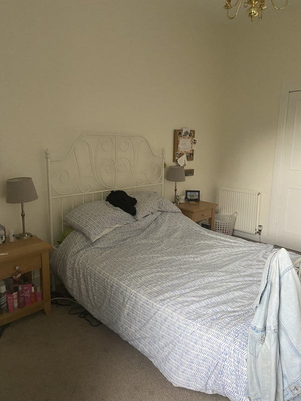 'Double room available in 2 bed flat Newhaven' Room to Rent from SpareRoom