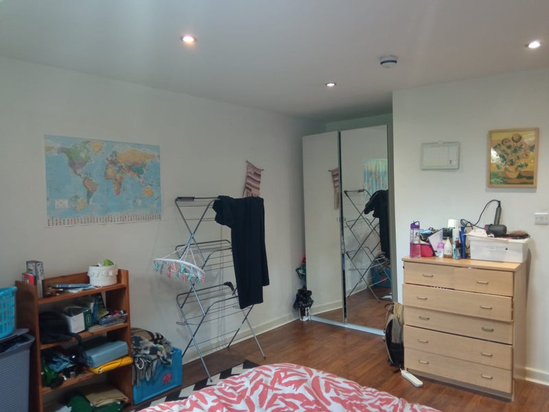 '1 bed flat, Hyde park Leeds (bills package)' Room to Rent from SpareRoom