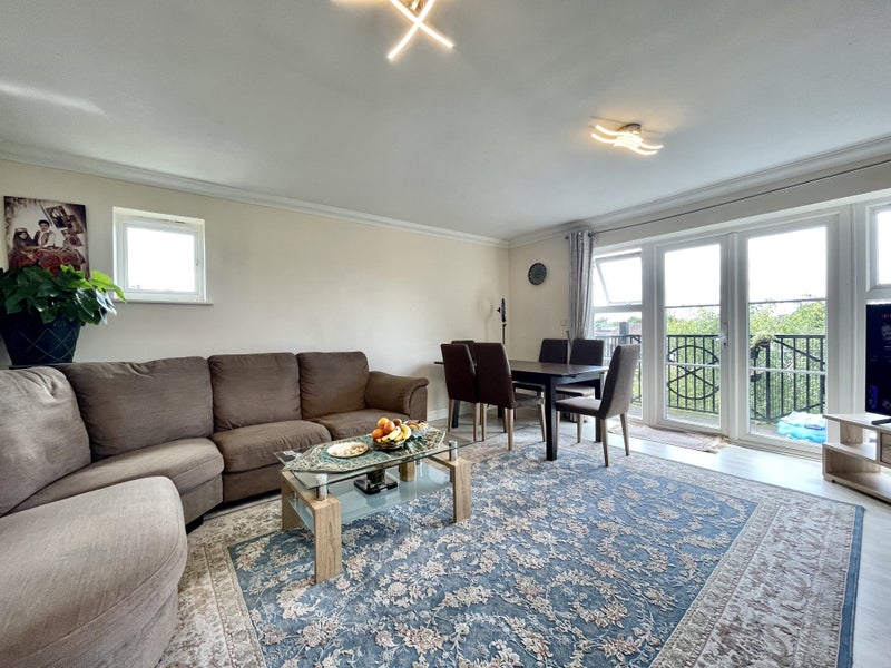 '2 Bedroom flat in East Finchley N2 ' Room to Rent from SpareRoom