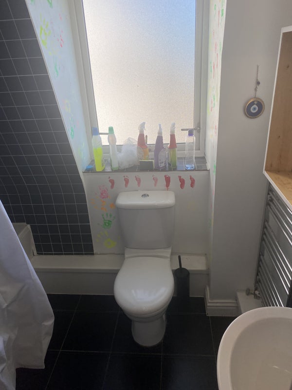Photo 1: Share bathroom 1 person 