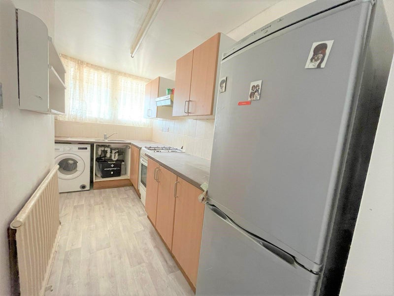 '3 Bedrooms (No Living room)in Tottenham .N17' Room to Rent from SpareRoom