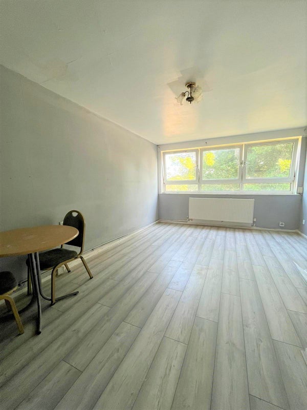 '3 Bedrooms (No Living room)in Tottenham .N17' Room to Rent from SpareRoom