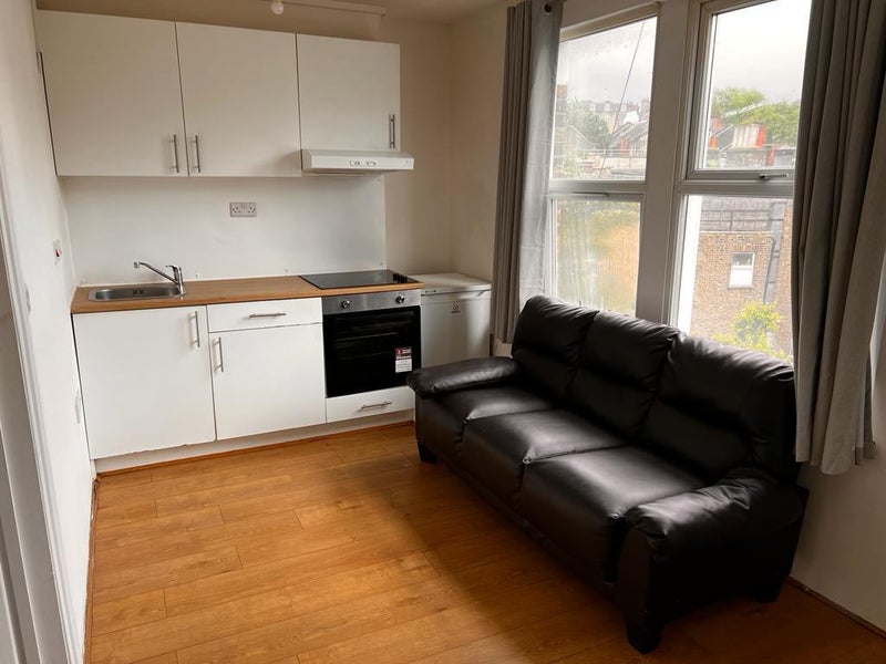 'Lovely studio flat West hampstead available now' Room to Rent from SpareRoom 'Lovely studio flat West hampstead available now' Room to Rent from SpareRoom