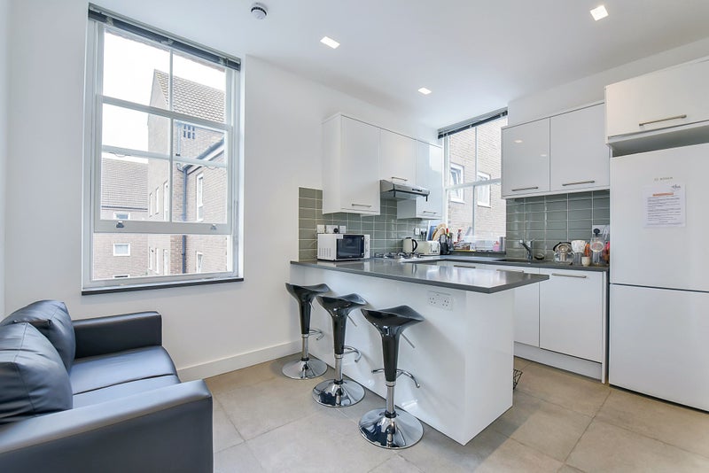 'Double Room to Rent in Ealing Broadway' Room to Rent from SpareRoom