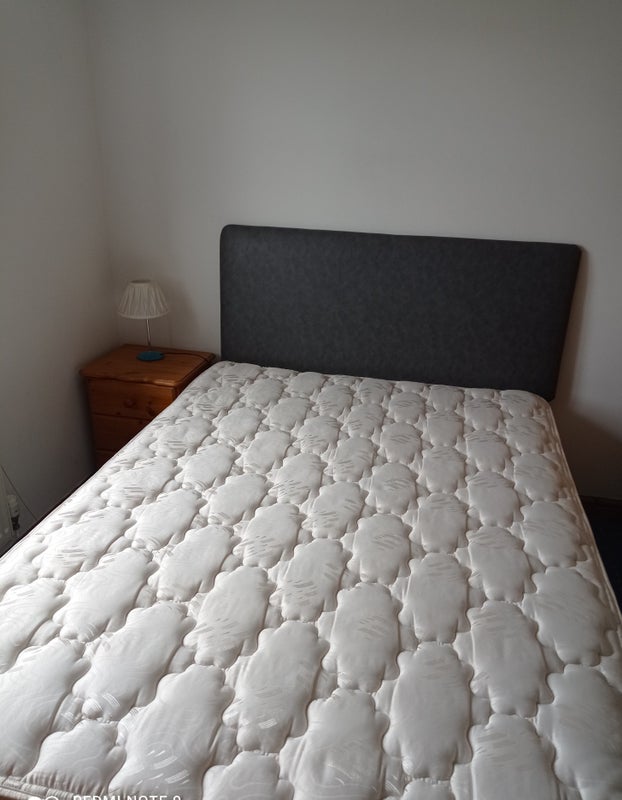 Photo 1: Bedroom