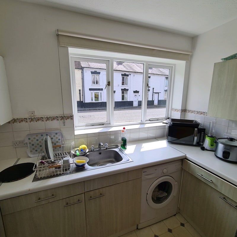 Photo 7: Kitchen