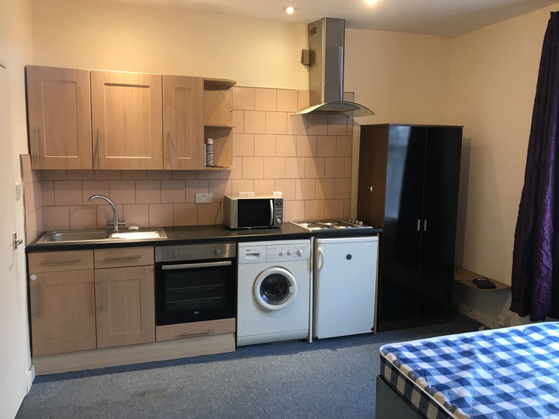 'Studio Flat / All Bills Included / Fully Furnsihed' Room to Rent from