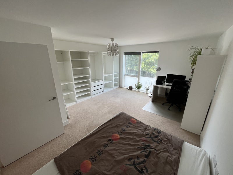 Photo 1: Large double bedroom 
